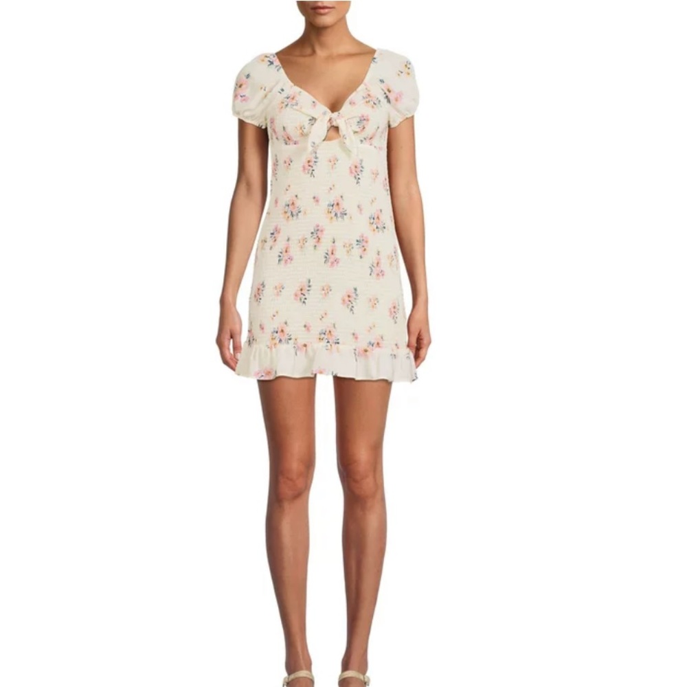NWT - Madden NYC Floral Cut-Out Smocked Mini Dress - Sweetheart Neck 🌸